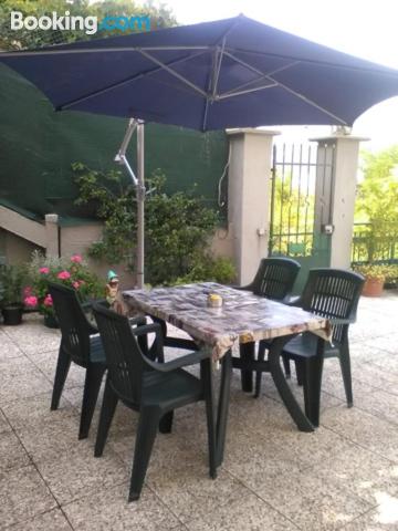 Appartement avec terrasse. Adapté pour les chiens!