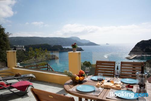 Appartement avec Wifi. Terrasse!