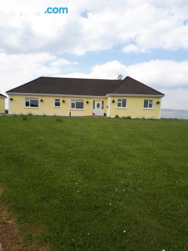 Appartement avec terrasse. Oughterard à vos pieds!