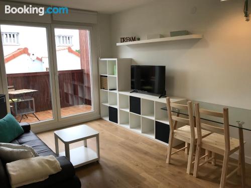 Apartamento com terraço, perto de todas as atrações de Mogro.