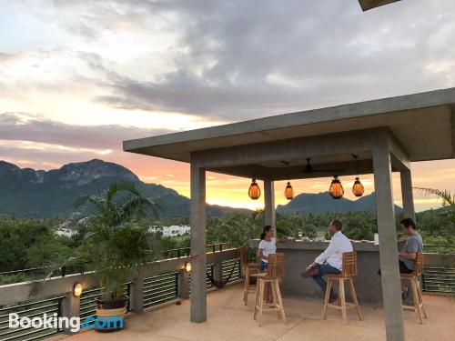 Ample appartement. Terrasse!