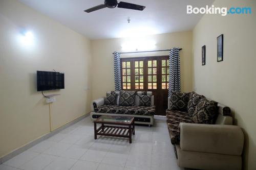 2 bedrooms home in Calangutein center.