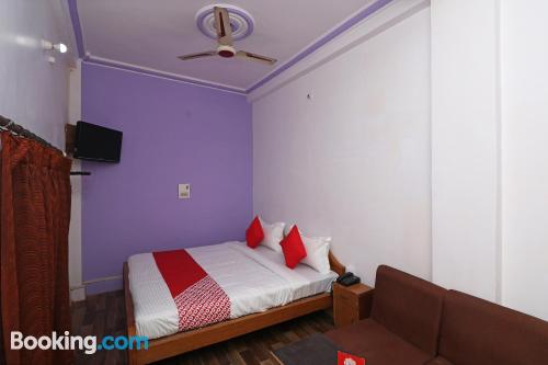 Práctico apartamento dos personas en Lucknow