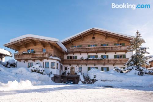 Appartement avec terrasse. Kitzbühel est votre