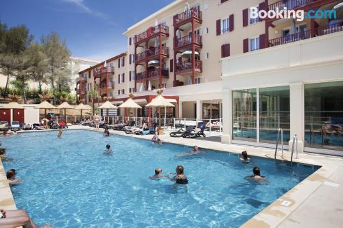 Appartement avec piscine. Cavalaire-sur-Mer à vos pieds!