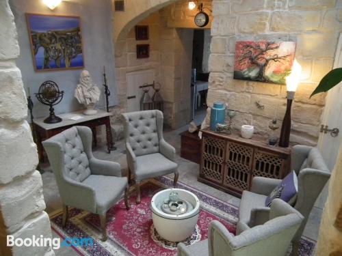 Ferienwohnung mit Terrasse und Internet. In Naxxar