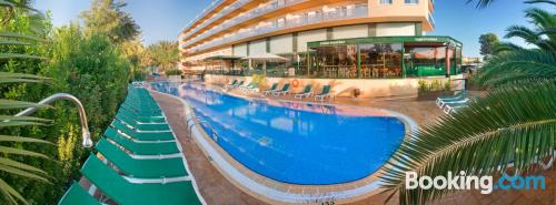 Apartamento com piscina e ar em Salou