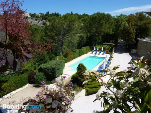One bedroom apartment place in Gréoux-les-Bains. Cot available.