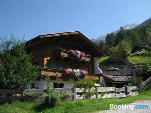 Wohnung mit Kinderbett. Internet und Balkon