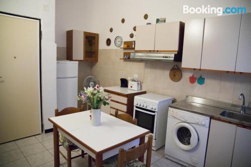 Cómodo apartamento en Levanto con internet y terraza.