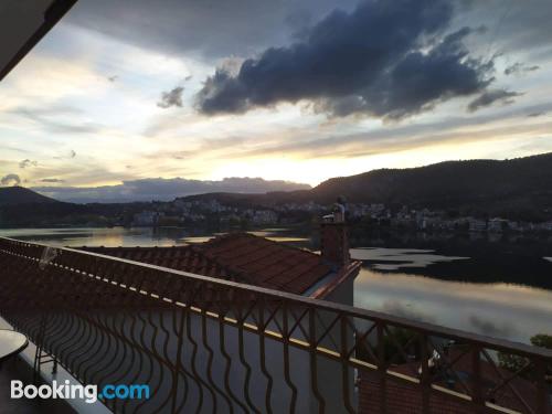 Appartement avec terrasse en bonne position de Kastoria.