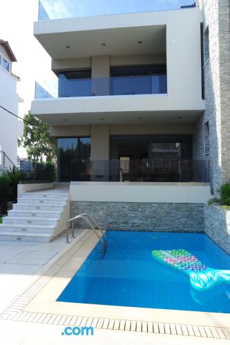 195m2 home in Ixia with wifi and terrace.