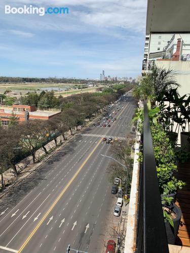 Apartamento com terraço, ideal para duas pessoas.