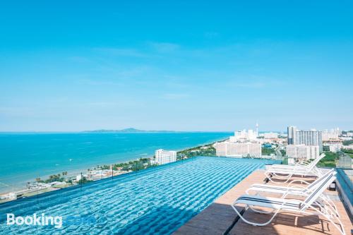 One bedroom apartment apartment in Jomtien Beach with terrace and internet.