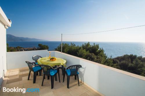 Apartamento en mitad de todo con terraza en Zavalatica