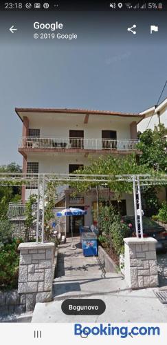 Apartamento com terraço em Tivat.