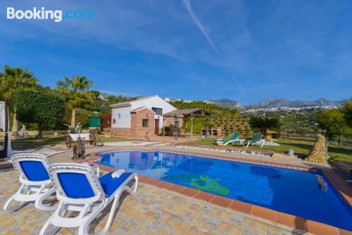 Apartamento en Frigiliana. ¡piscina!.