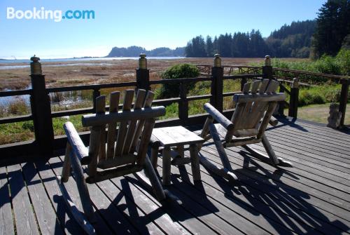 Central location and terrace in Ilwaco for two people