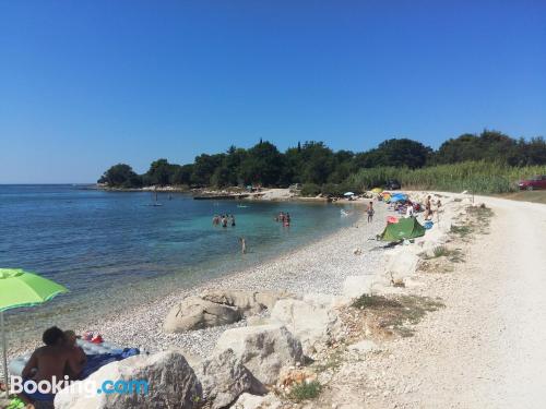 Poreč à vos pieds! Terrasse et Internet!