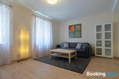 Ample appartement avec 2 chambres. Parfait pour les familles.