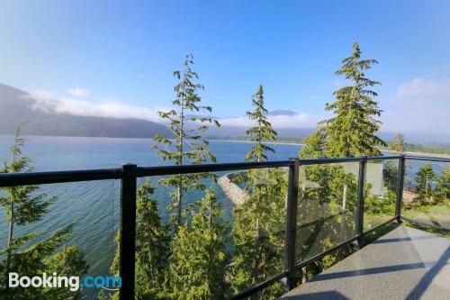 Apartamento com terraço em Port Renfrew.