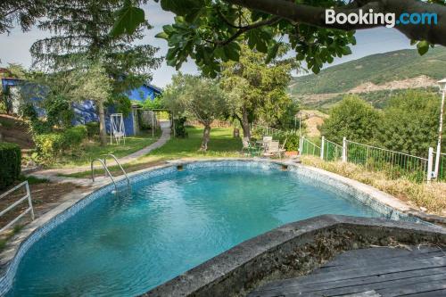 Ferienwohnung mit Terrasse. In Baños de Montemayor