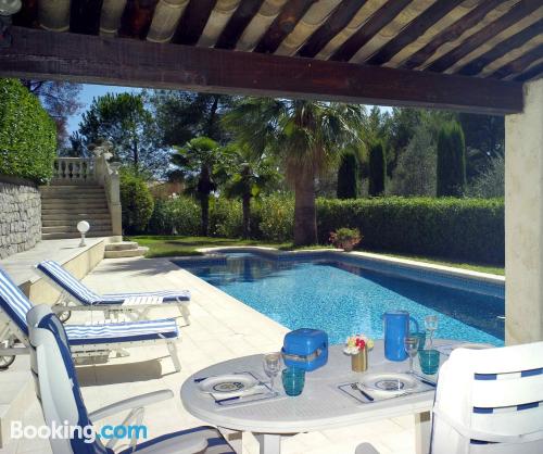 Appartement dans une position centrale. Terrasse!