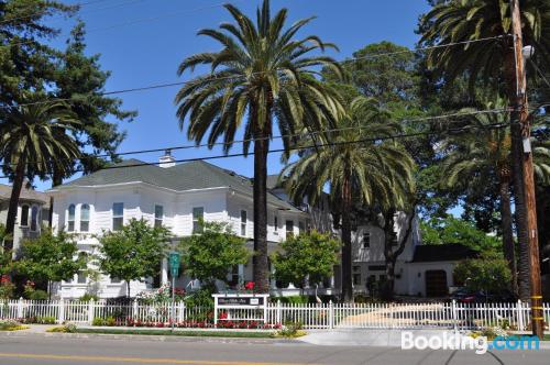 Zona inmejorable con aire acondicionado en Healdsburg. ¡Ideal dos personas!