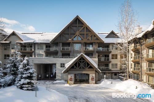 Apartamento de una habitación en Whistler con piscina.