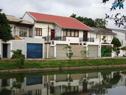 Apartamento em Nugegoda, perfeito para duas pessoas.