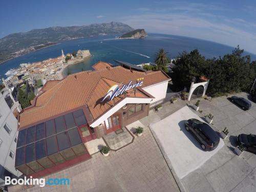 Apartment in Budva with terrace and wifi.