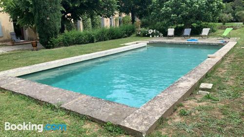 Centraal Bagnols-sur-Cèze app. Zwembad!.