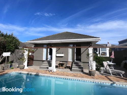 Appartement avec piscine dans une position centrale de Fish Hoek