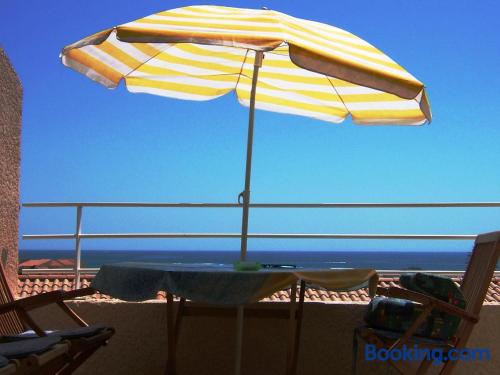 Petit appartement à Saint Pierre La Mer. Piscine et terrasse.