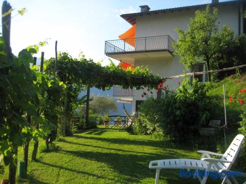 Geräumige Wohnung nahe dem Zentrum. In Tronzano Lago Maggiore