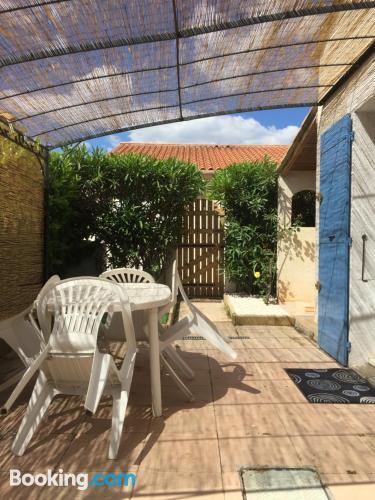 Apartamento de 33m2 em Vic-la-Gardiole. Terraço e piscina.