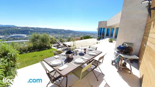 Appartement avec terrasse. À Saint-Laurent-du-Var.