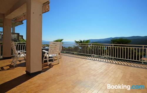 Appartement de 45m2 à Rabac. Terrasse et wifi!.