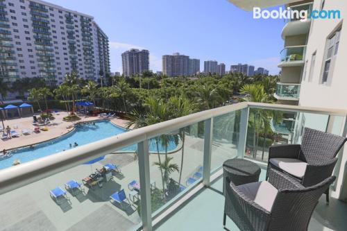 Espaçoso apartamento em Sunny Isles Beach. Perfeito para famílias