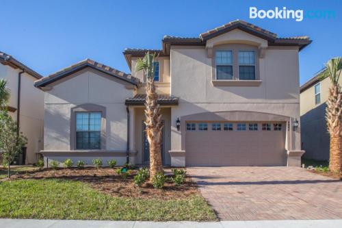 Apartamento con piscina y aire acondicionado en Kissimmee.