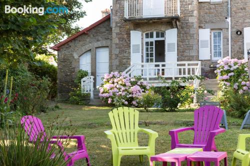 Dinard est votre. Terrasse et Internet!