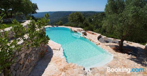 Zona centro con piscina en Selva Di Fasano y internet