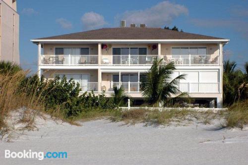 Appartement met terras. Clearwater Beach aan zijn voeten!