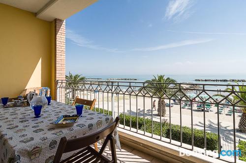 Appartement avec terrasse. Énorme, et dans une situation exceptionnelle.