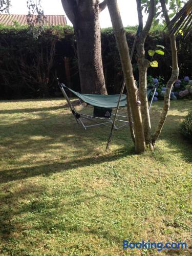 Pratique appartement deux personnes. Terrasse et internet!.