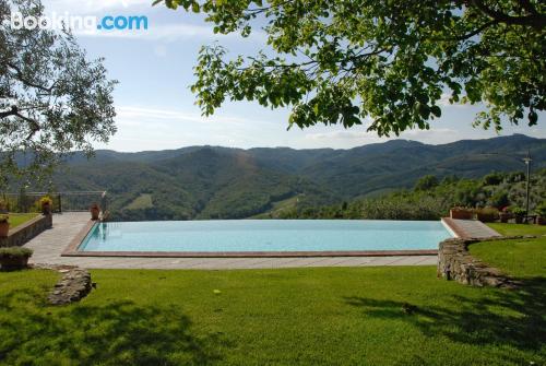 Apartamento con piscina y vistas