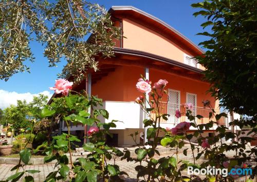 Grand appartement avec 2 chambres. Avec terrasse!.