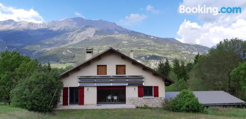 Barcelonnette, no centro da cidade. Com terraço!.