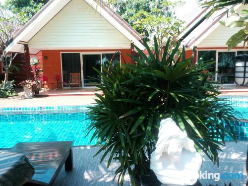 Apartamento de 35m2 en Bang Saphan con vistas y internet