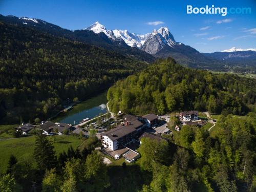 Appartement à Garmisch-Partenkirchen. Terrasse et Internet!